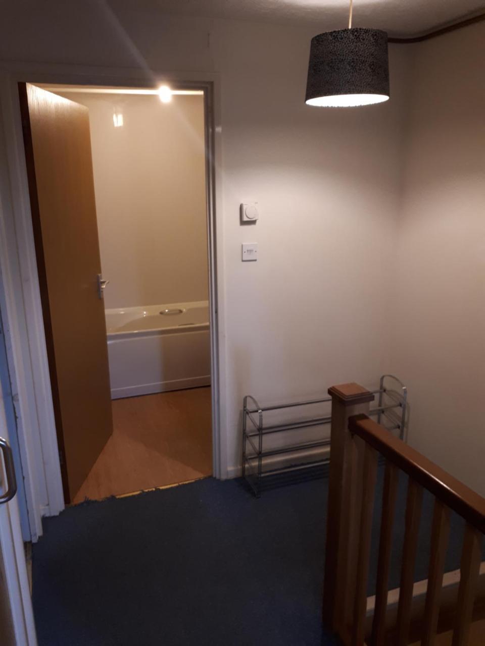 Marvellous Meridian Maisonette Ifield Exterior photo